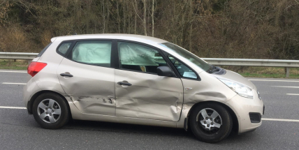 Dopravní nehoda omezuje provoz na výjezdu z Příbrami