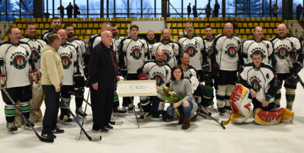 Zakončení hokejové sezóny se mimo jiných zúčastnil i legendární brankář Dominik Hašek.