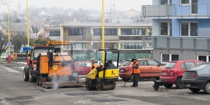 Silkot nestíhá, město na opravy silnic najímá i externí firmy