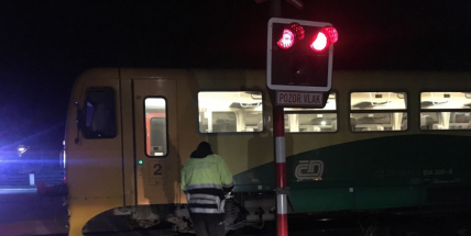 Sebevražda se šťastným koncem: Muž přežil srážku s vlakem!