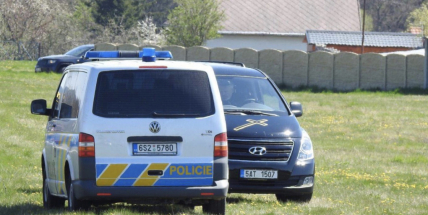 Tragická nehoda na Příbramsku: Motorkář nepřežil srážku s autem