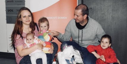 Redakci navštívily tři sestry, nejmladší dostala zaslouženou odměnu