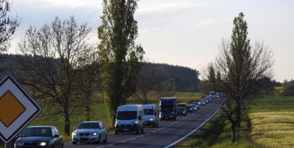Aktuálně: Série několika dopravních nehod komplikuje provoz na Strakonické
