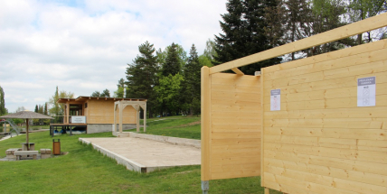Návštěvníci Nového rybníka v létě ocení nové převlékací kabinky