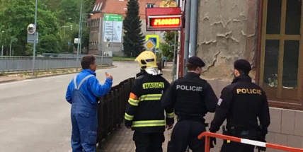 Aktuálně: U Pivnice na Růžku dnes večer bez cigarety, štamgasti kvůli zápachu plynu povolali hasiče