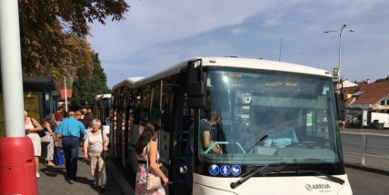 Autobusem zdarma a legálně? Senioři a žáci základních a středních škol mohou