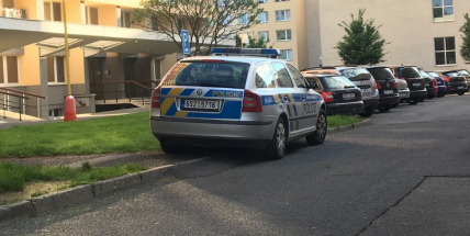 Aktuálně: Opilá matka nechala batole na balkoně. Podchlazené dítě zachránili strážníci městské policie