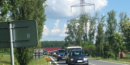 Aktuálně: Strakonická opět v problémech. Po dopravní nehodě se tvoří dlouhé kolony