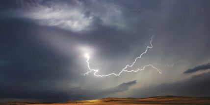 Tropické teploty mohou vystřídat místy silné bouřky a přívalové děště