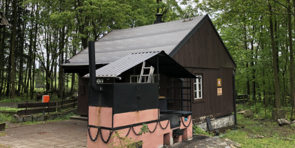 Původní poštovna ze Sněžky se stěhuje na vrchol Monínce