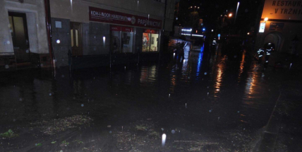 Aktuálně: Bouřka a přívalové deště zaměstnávají hasiče