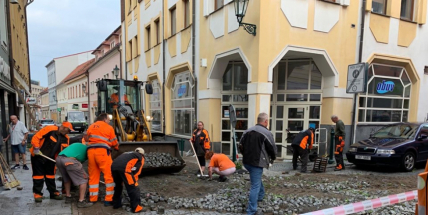 Aktuálně: Noční přívalové deště poškodily ulice v centru Příbrami