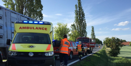 Aktuálně: Provoz na Strakonické omezuje nehoda. Lékaři mají v péči zraněné dítě