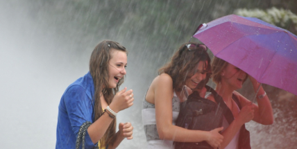 Přívalové deště a bouřka. Po slunečném týdnu přijde v neděli ochlazení
