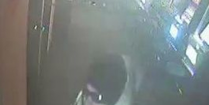 Policisté hledají útočníka, přepadl obsluhu v herně