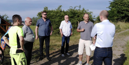 Vedení města si vyslechlo hlukovou zkoušku projíždějících aut v místě budoucího obchvatu