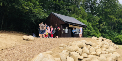 Původní poštovna ze Sněžky se přestěhovala na vrchol Monínce, dnes byla otevřena