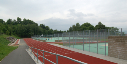 Zatímco školy budou prázdné, na některých školních hřištích to i o prázdninách bude žít