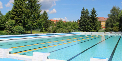 Jak je to s plaváním a provozem sauny Aquaparku Příbram o prázdninách?