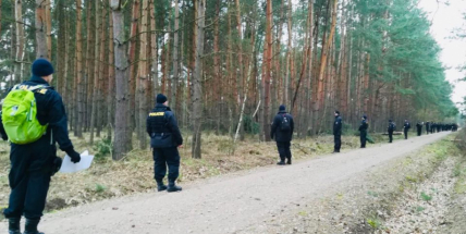 Muž, který se chtěl v sobotu zapálit a skočit ze skály, byl převezen k hospitalizaci do psychiatrické léčebny
