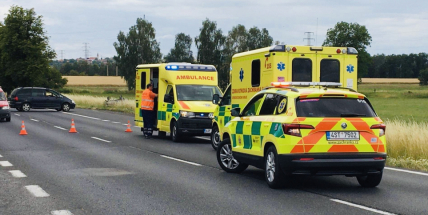 Aktuálně: Strakonickou silnici uzavřela dopravní nehoda s větším počtem zraněných osob