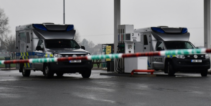 Maskovaný lupič přepadl benzínku