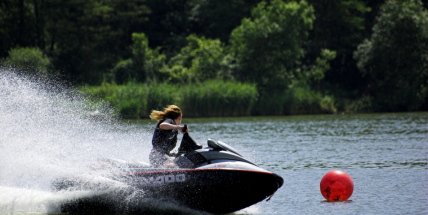 Na Slapech i Orlíku se letos zpřísnila dopravní opatření
