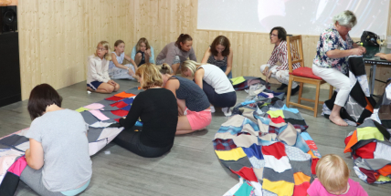 Na Dobříši vzniká rekordní pikniková deka