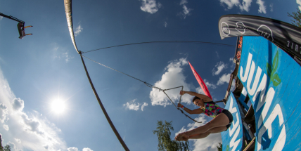 Vyšší skoky, zahraniční hvězdy a spousta zážitků.  Highjump představuje kompletní program. SOUTĚŽ