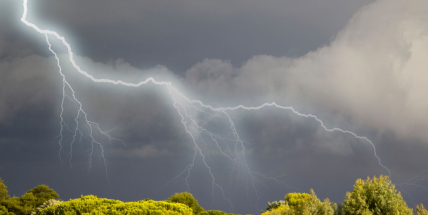 Počasí na víkend: Silné bouřky, přívalové deště a kroupy