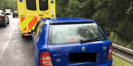 Dopravní policisté pátrají po řidiči, který na Strakonické nezastavil u dopravní nehody