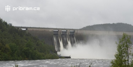 Stavba bezpečnostního přelivu na hrázi Orlík omezí dopravu na dva roky