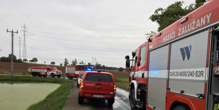 Po zásahu bleskem došlo k zahoření stodoly v obci Mýšlovice