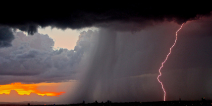 Meteorologové vydali výstrahu před silnými bouřkami