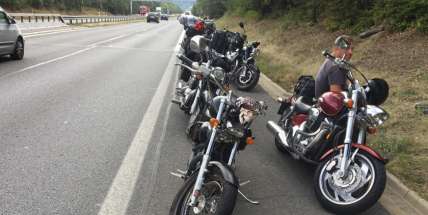 Policisté hledají svědky nehody motorkáře na dálnici D4
