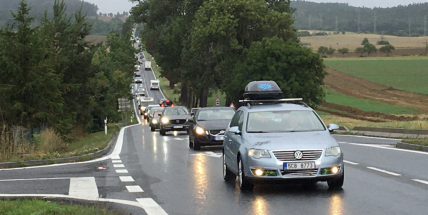 Drobná nehoda způsobila dopravní kolaps na Strakonické