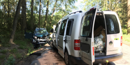 Čelní náraz dvou vozidel si vyžádal šest zraněných