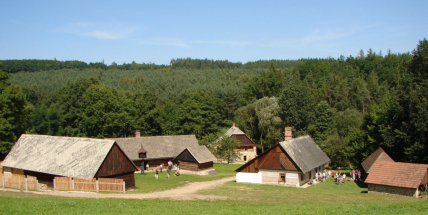 Skanzen ve Vysokém Chlumci zve poslední prázdninový víkend na výtvarné dílny