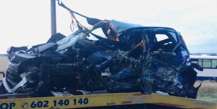 Video: Hasiči stále odstraňují následky tragické dopravní nehody u obce Počaply