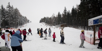 Ve středních Čechách se stále lyžuje ve dvou areálech