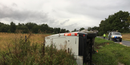 Zdemoloval dodávku a skončil v nemocnici