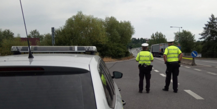 Příbramští policisté zastavili během pátku a soboty 127 aut, odhalili 53 přestupků