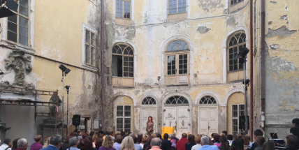 Zámek v Osečanech je přístupný. Díky Matějovi Stropnickému a jeho příteli