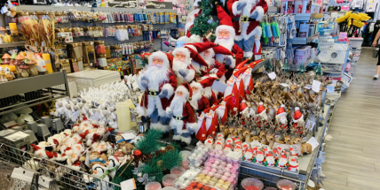 Vánoce se nezadržitelně blíží, v Příbrami se začínají prodávat ozdoby