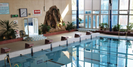 Začíná plavecká výuka, sauna zahajuje každodenní provoz a v plánu je také sanitární den