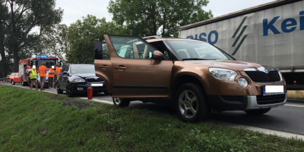 Tři havarované vozy komplikují provoz na Strakonické