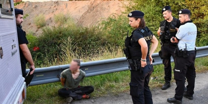 Zdrogovaný zloděj bez řidičáku ujížděl policejní hlídce