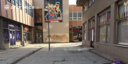 Rekonstrukce Křižáků znemožní třem vlastníkům vjezd přímo k jejich objektům