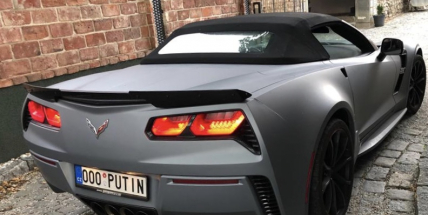 000 PUTIN, SAM SEB0U, FEN 0MEN1 NEBO 4NA CESTE. Příbramské silnice zdobí originální registrační značky aut