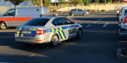 Vypil v obchodě láhev vodky a nezaplatil, policistům nadýchal tři promile